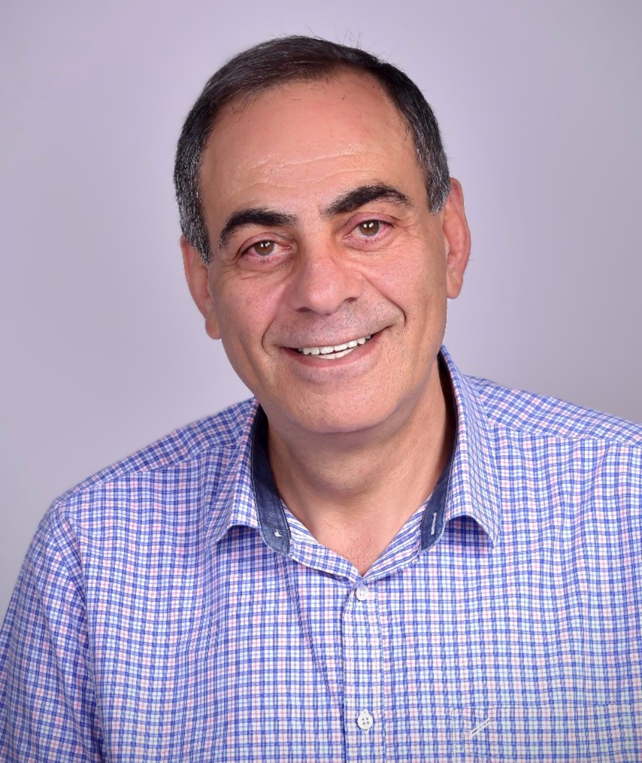 נדים חדיד, מטפל ומנהל קליניקת רפואה שלמה